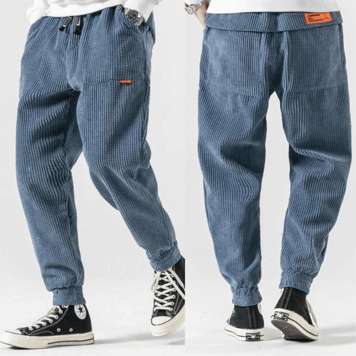 "Herren Cordhose, zeitloses Design, classic gray, hoher Komfort und stilvoller Look für Büro und Freizeit."