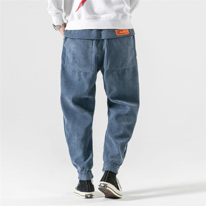 "Herren Cordhose, zeitloses Design, classic gray, hoher Komfort und stilvoller Look für Büro und Freizeit."