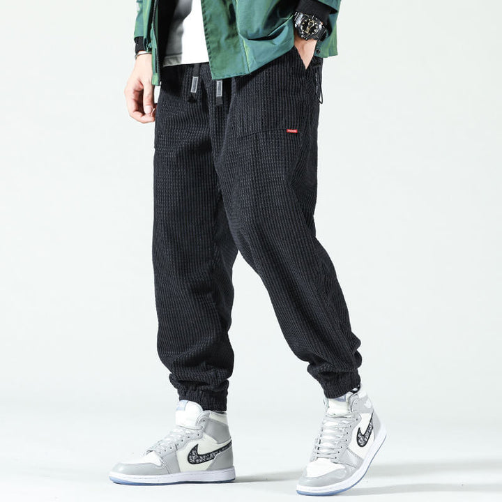 "Herren Cordhose, zeitloses Design, classic gray, hoher Komfort und stilvoller Look für Büro und Freizeit."