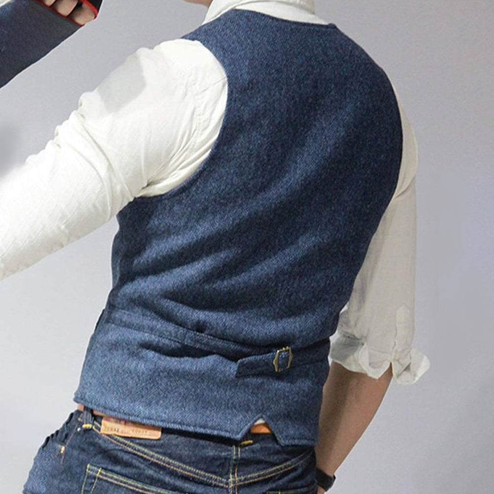 "Herren Denim-Weste vorne, jeansblau, elegante und flexible Passform mit Knöpfen, ideal für casual oder formalen Stil."