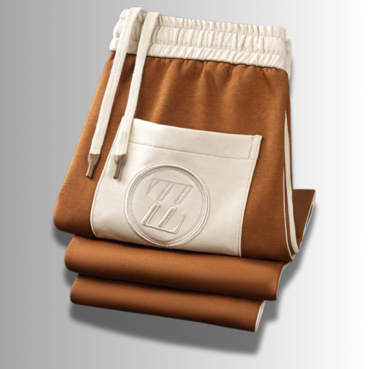 "Herren Jogginganzug aus hochwertiger Baumwolle, modisch und bequem, ideal für Sport und Freizeit, in modernem Design."