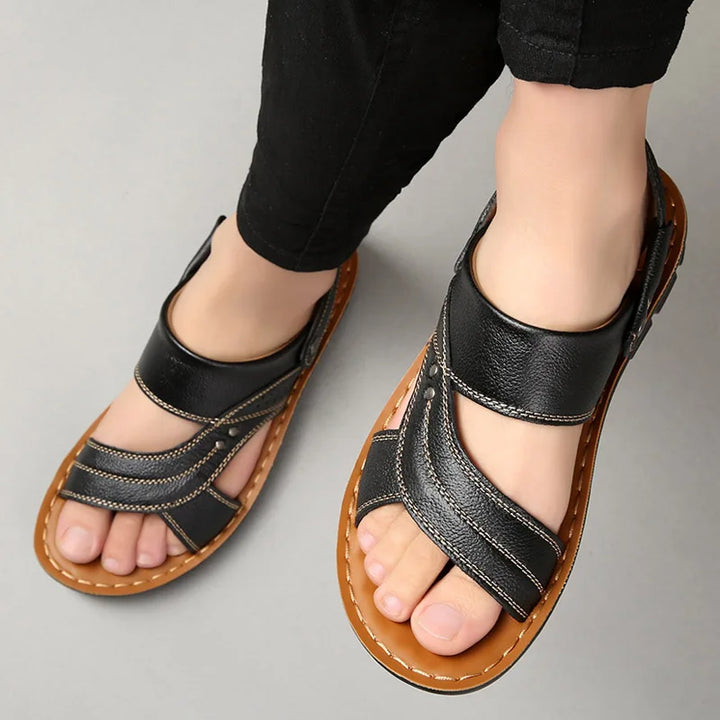 "Herren Leder Sandalen mit rutschfester Sohle, hochwertigem Leder, elegantem Design, ideal für Sommer und Strand."