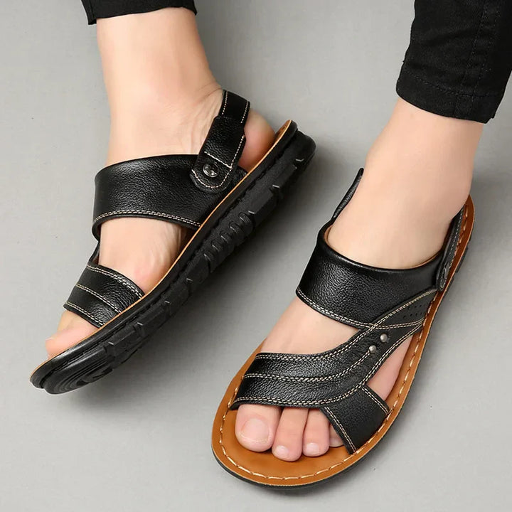"Herren Leder Sandalen mit rutschfester Sohle, hochwertigem Leder, elegantem Design, ideal für Sommer und Strand."