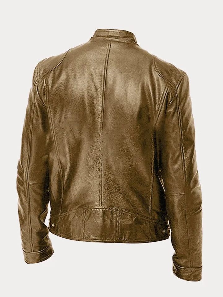 "Herren Lederjacke Daniel, elegant und robust, aus hochwertigem Leder in klassischem Design, mit Reißverschluss und Taschen."