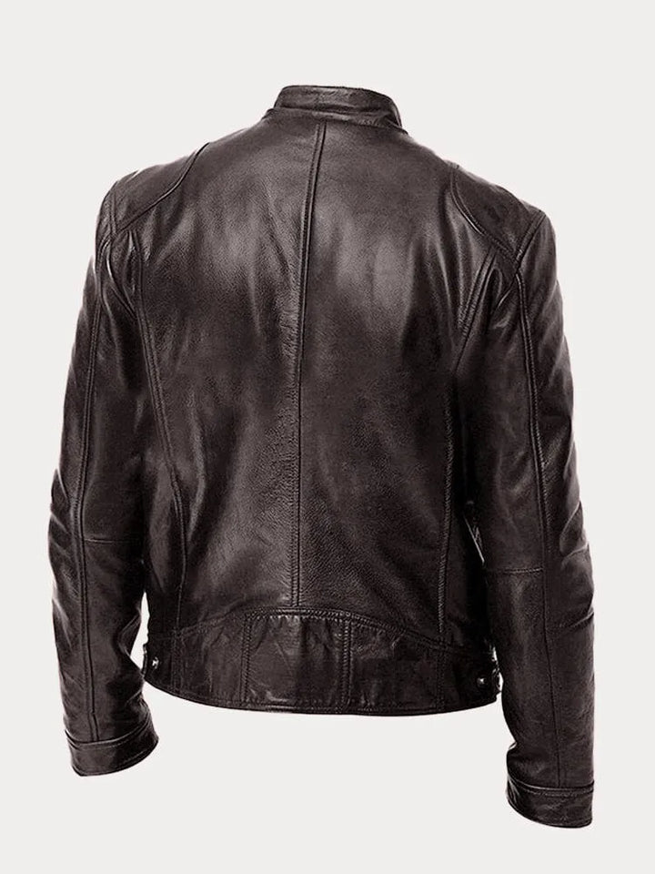 "Herren Lederjacke Daniel, elegant und robust, aus hochwertigem Leder in klassischem Design, mit Reißverschluss und Taschen."