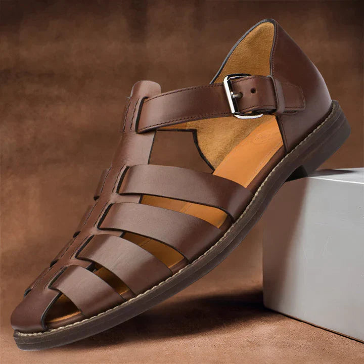 "Herren Ledersandalen mit verstellbaren Riemen, offenes Design, braunes Leder, für Komfort und stilvolles Auftreten."