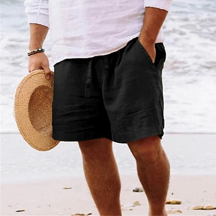 "Herren Leinen-Shorts aus Bio-Leinen in Beige, nachhaltig und stilvoll, leichtes Material ideal für den Sommer."