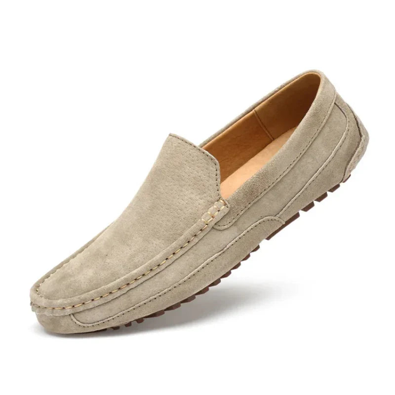 "Herren Loafer aus Wildleder, elegant und komfortabel, zeitloses Design, flexibel, für formelle Anlässe und Alltag geeignet."