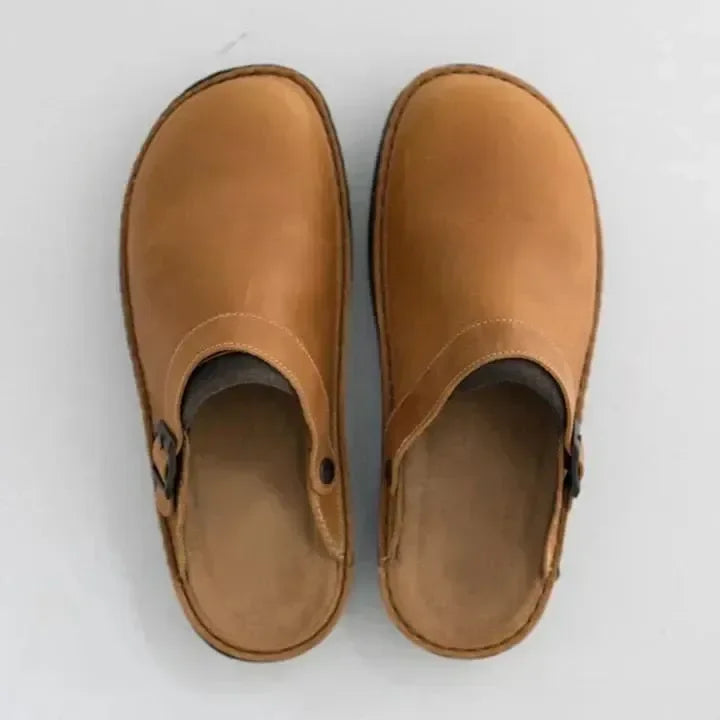 "Herren Orthopädische Lederpantoffeln, elegant & bequem, in Beige, Dunkelbraun, Schwarz, mit ergonomischer Innensohle."