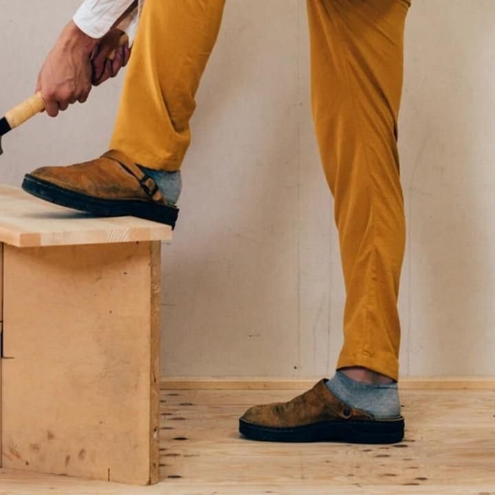 "Herren Orthopädische Lederpantoffeln, elegant & bequem, in Beige, Dunkelbraun, Schwarz, mit ergonomischer Innensohle."