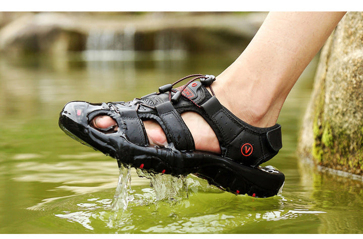 "Herren Outdoor Sandalen für Abenteuer, robustes Design, Leder- und rutschfeste Sohle, optimaler Halt, beige Farbe."