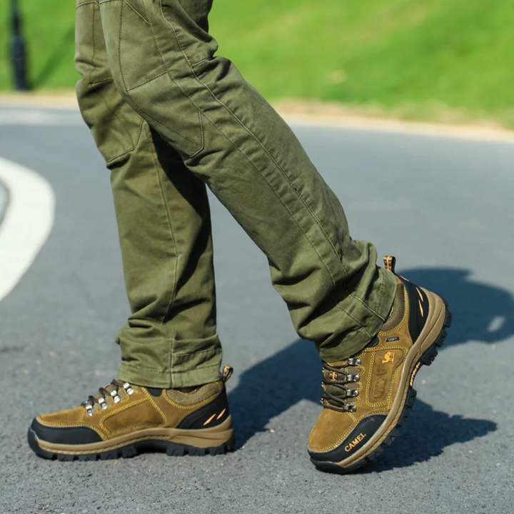 "Herren Outdoor Wanderschuhe, wasserdicht, atmungsaktiv, robustes Design, ideale Begleiter für Abenteuer bei jedem Wetter."