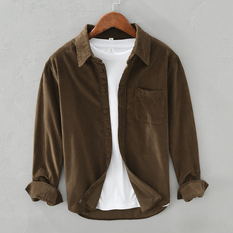 "Herren Retro Cordhemd aus Cordstoff, beige, mit Brusttasche, ideal für elegante und lässige Anlässe."