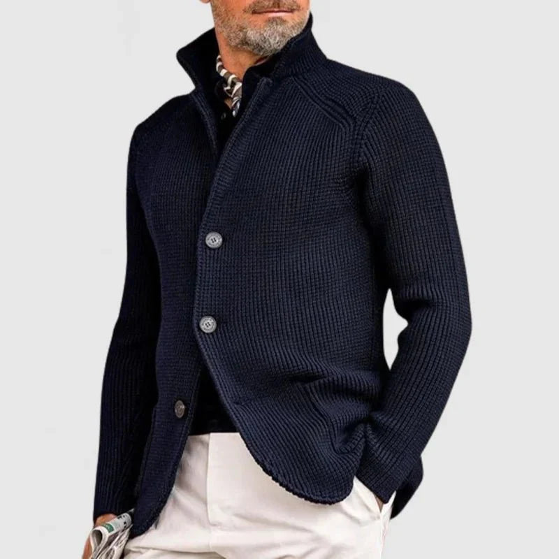 "Herren-Strickjacke mit Knopfleiste in Grau, elegante Wollmischung, vielseitige Farben erhältlich, zeitloses Design."