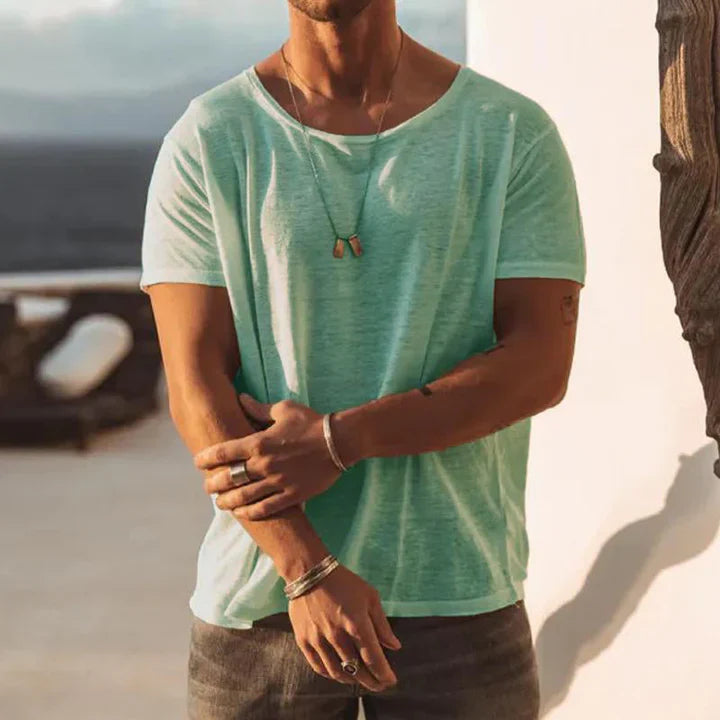 "Herren T-Shirt mit Rundhalsausschnitt, lockerem Schnitt, weichem Material, in gedeckten Farben, stilvoll und bequem."