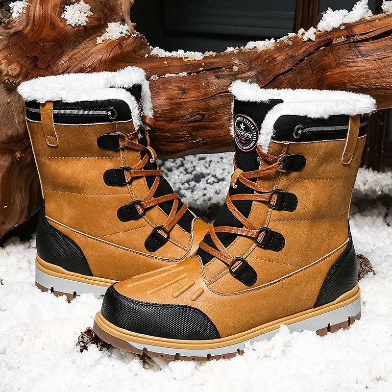 Herren Winterstiefel in Braun, wasserdicht und isoliert, mit robuster Sohle und wollgefüttert für Komfort bei Schnee und Eis.