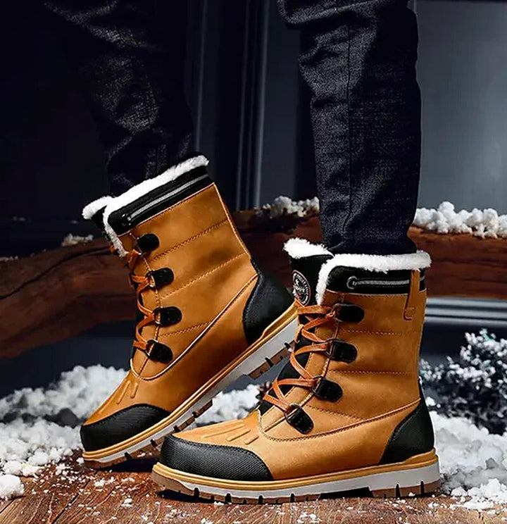 Herren Winterstiefel in Braun, wasserdicht und isoliert, mit robuster Sohle und wollgefüttert für Komfort bei Schnee und Eis.