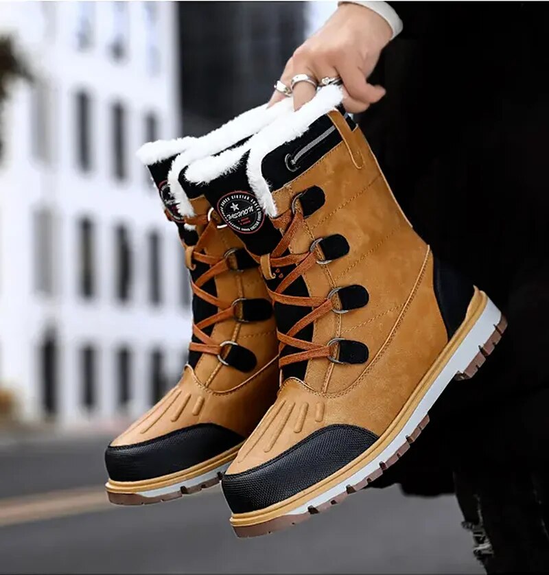 Herren Winterstiefel in Braun, wasserdicht und isoliert, mit robuster Sohle und wollgefüttert für Komfort bei Schnee und Eis.