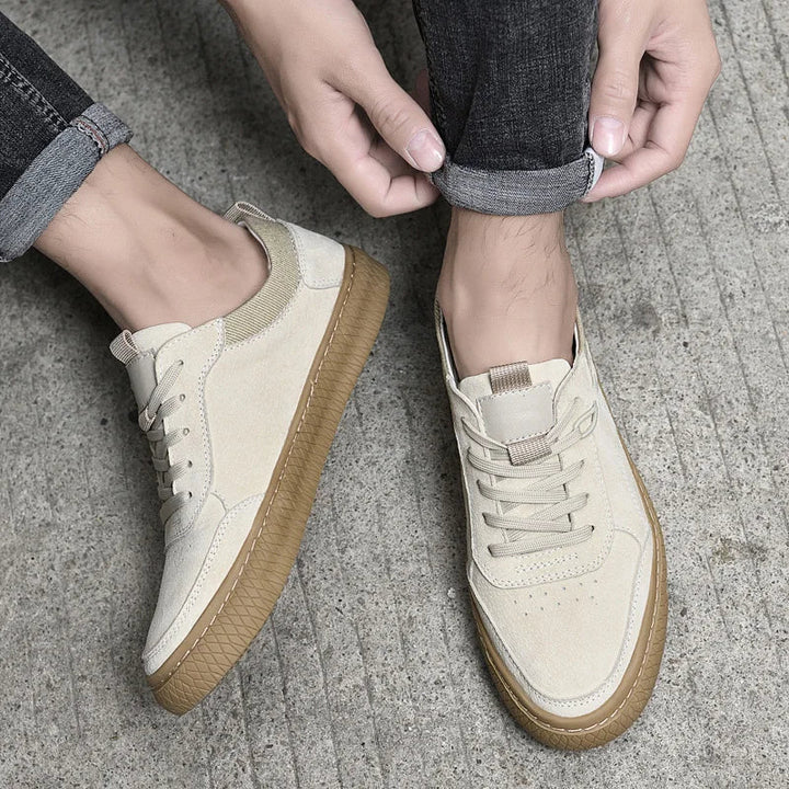 Beige Herren-Sneaker aus Wildleder, rutschfest, Freizeit, Outdoor, mit Gummisohle.