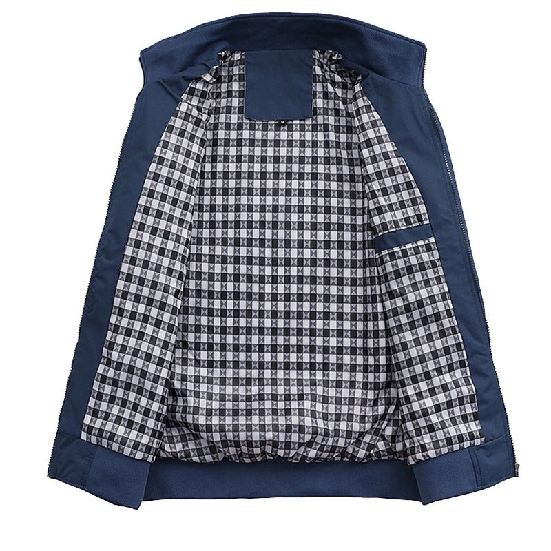 Dunkelblaue Herrenjacke mit kariertem Innenfutter, modisch, elegant, Freizeitkleidung.