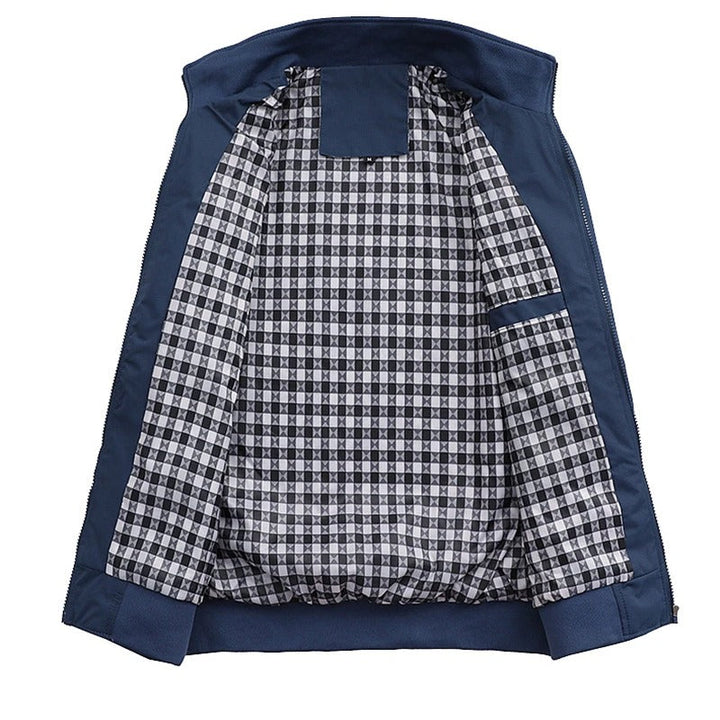 Dunkelblaue Herrenjacke mit kariertem Innenfutter, modisch, elegant, Freizeitkleidung.