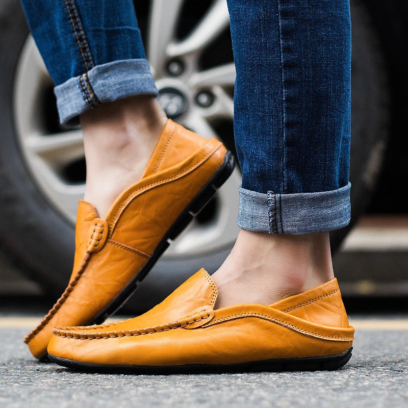 "Herrenloafer in edlem Braun aus echtem italienischem Leder mit eleganter Optik und geschmeidiger Oberfläche"