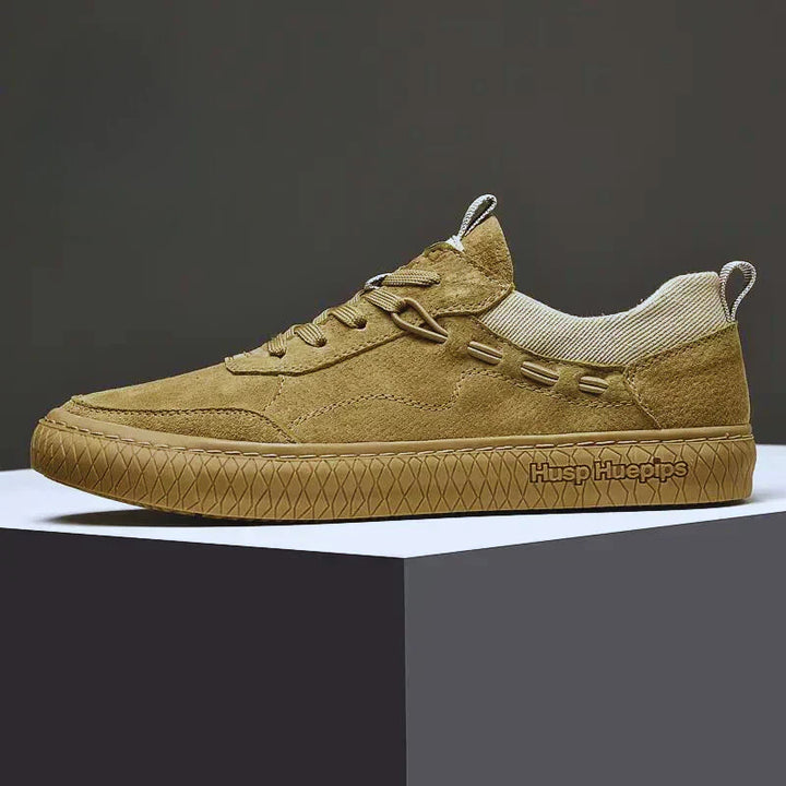 Beiger Sneaker aus Wildleder, Herren, rutschfeste Sohle, modisch, bequem, Freizeitkleidung.