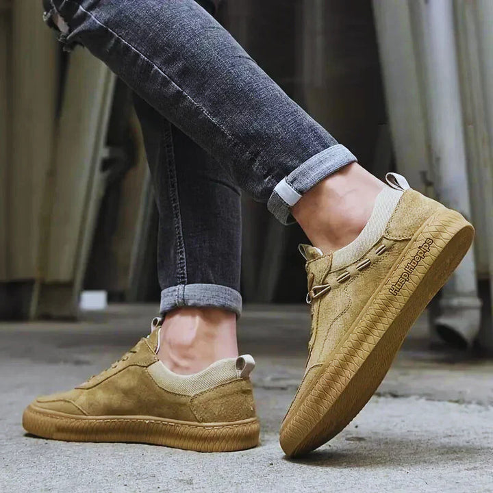 Beige Sneaker aus Wildleder, Herren, lässig, mit Gummisohle, modisch, Straßenstil.
