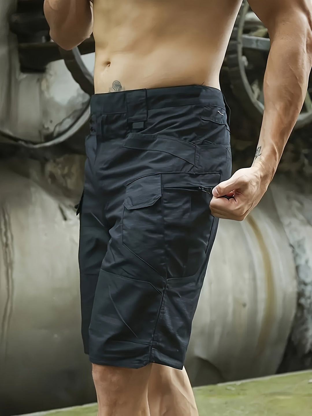 "Herrenshorts für Outdoor, robustes Design, mehrere Taschen, Regular Fit, 100% Polyester, ideal für Abenteuer."
