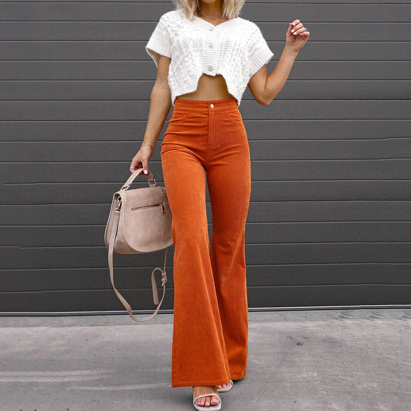 Hoch taillierte Schlaghose, ausgestelltes Bein, eleganter Retro-Stil, Damenmode, zeitloser Look, schmeichelhafte Passform