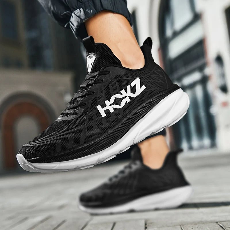 Schwarze HOKZ Trainingsschuhe, atmungsaktiv, rutschfeste Sohle, ideal für Sport und Fitness.