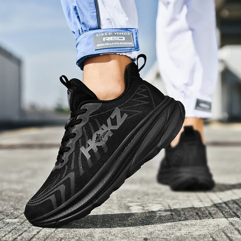 Schwarzer HOKZ-Laufschuh, atmungsaktiv, leicht, ideal für Training und Sport.