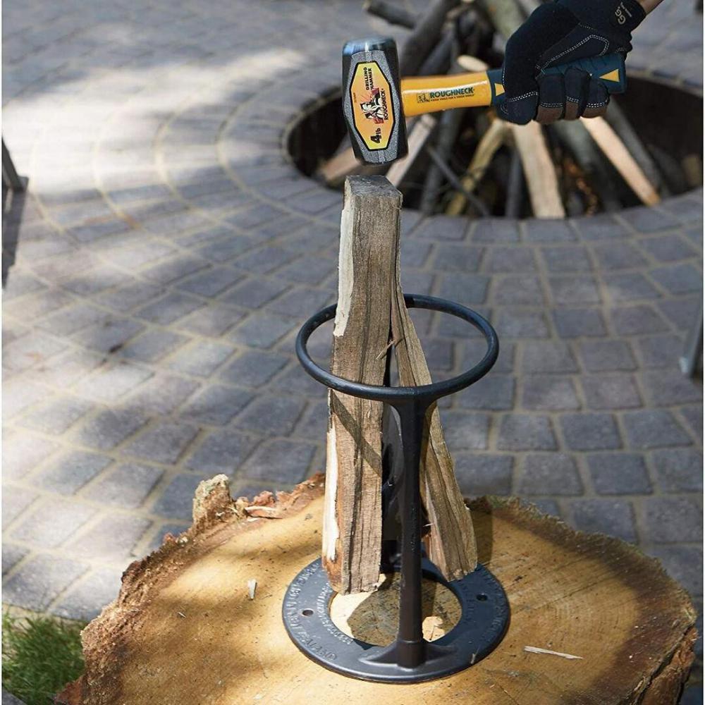 Handlicher Holzspalter aus Metall, ideal zum einfachen und sicheren Spalten von Brennholz.