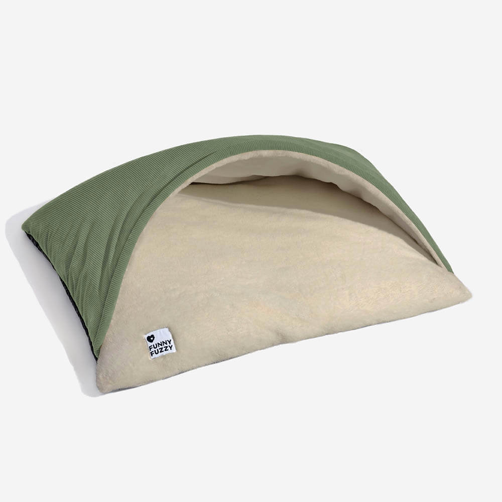 Hundebett mit Schlafsackdesign, weiches Kaninchenfellfutter, ideal für Welpen und kleine Hunde, luxuriöse Geborgenheit.
