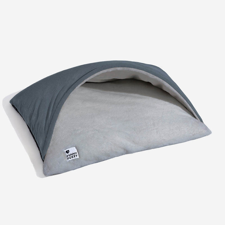 Hundebett mit Schlafsackdesign, weiches Kaninchenfellfutter, ideal für Welpen und kleine Hunde, luxuriöse Geborgenheit.