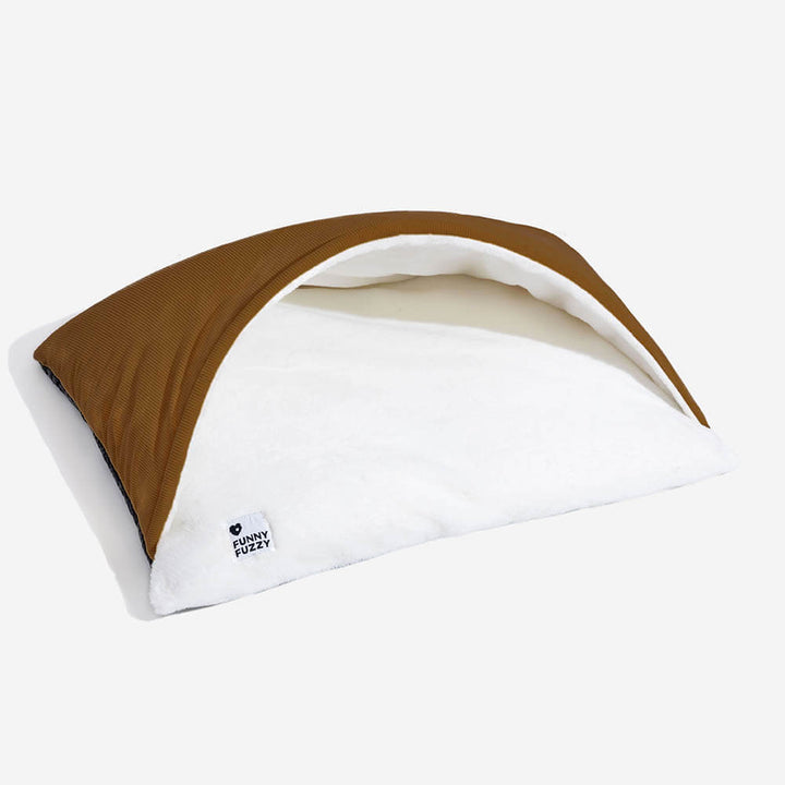 Hundebett mit Schlafsackdesign, weiches Kaninchenfellfutter, ideal für Welpen und kleine Hunde, luxuriöse Geborgenheit.