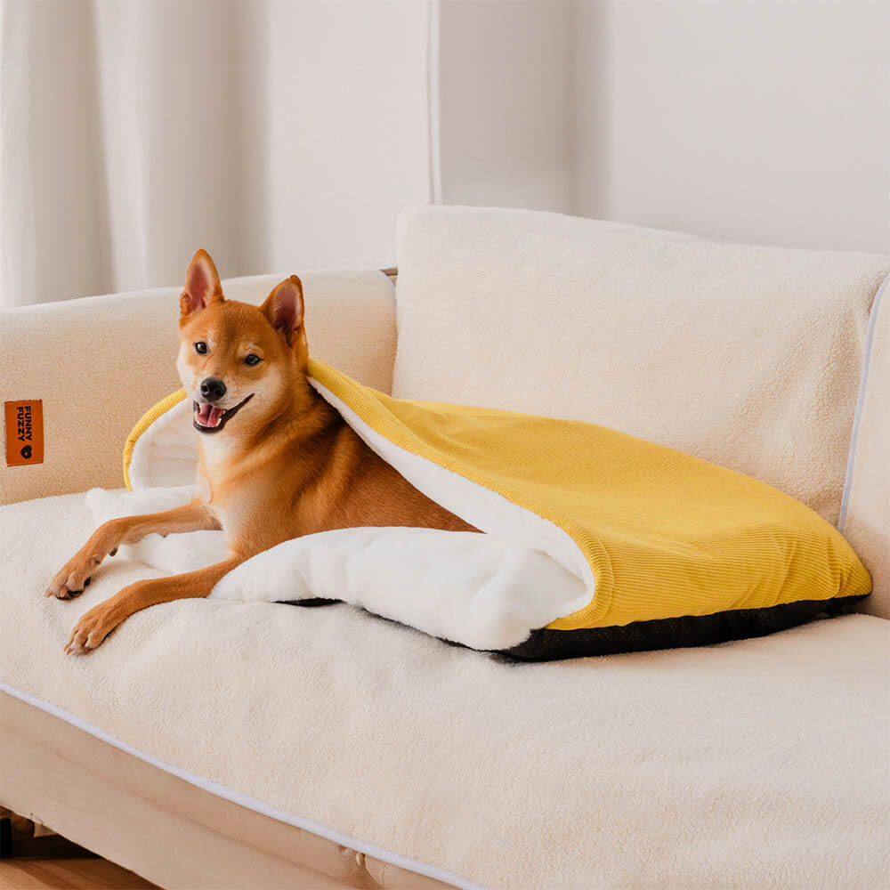 Hundebett mit Schlafsackdesign, weiches Kaninchenfellfutter, ideal für Welpen und kleine Hunde, luxuriöse Geborgenheit.