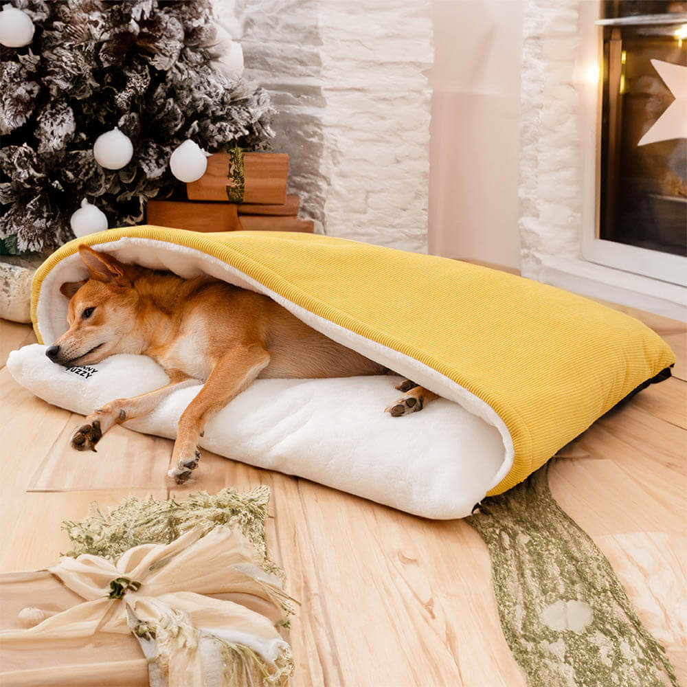 Hundebett mit Schlafsackdesign, weiches Kaninchenfellfutter, ideal für Welpen und kleine Hunde, luxuriöse Geborgenheit.