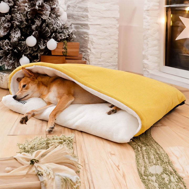 Hundebett mit Schlafsackdesign, weiches Kaninchenfellfutter, ideal für Welpen und kleine Hunde, luxuriöse Geborgenheit.