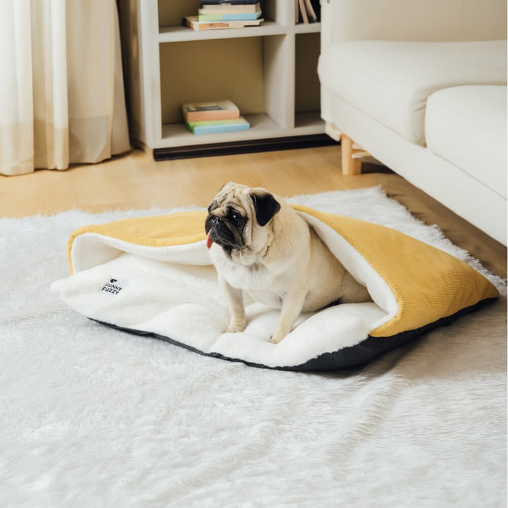Hundebett mit Schlafsackdesign, weiches Kaninchenfellfutter, ideal für Welpen und kleine Hunde, luxuriöse Geborgenheit.