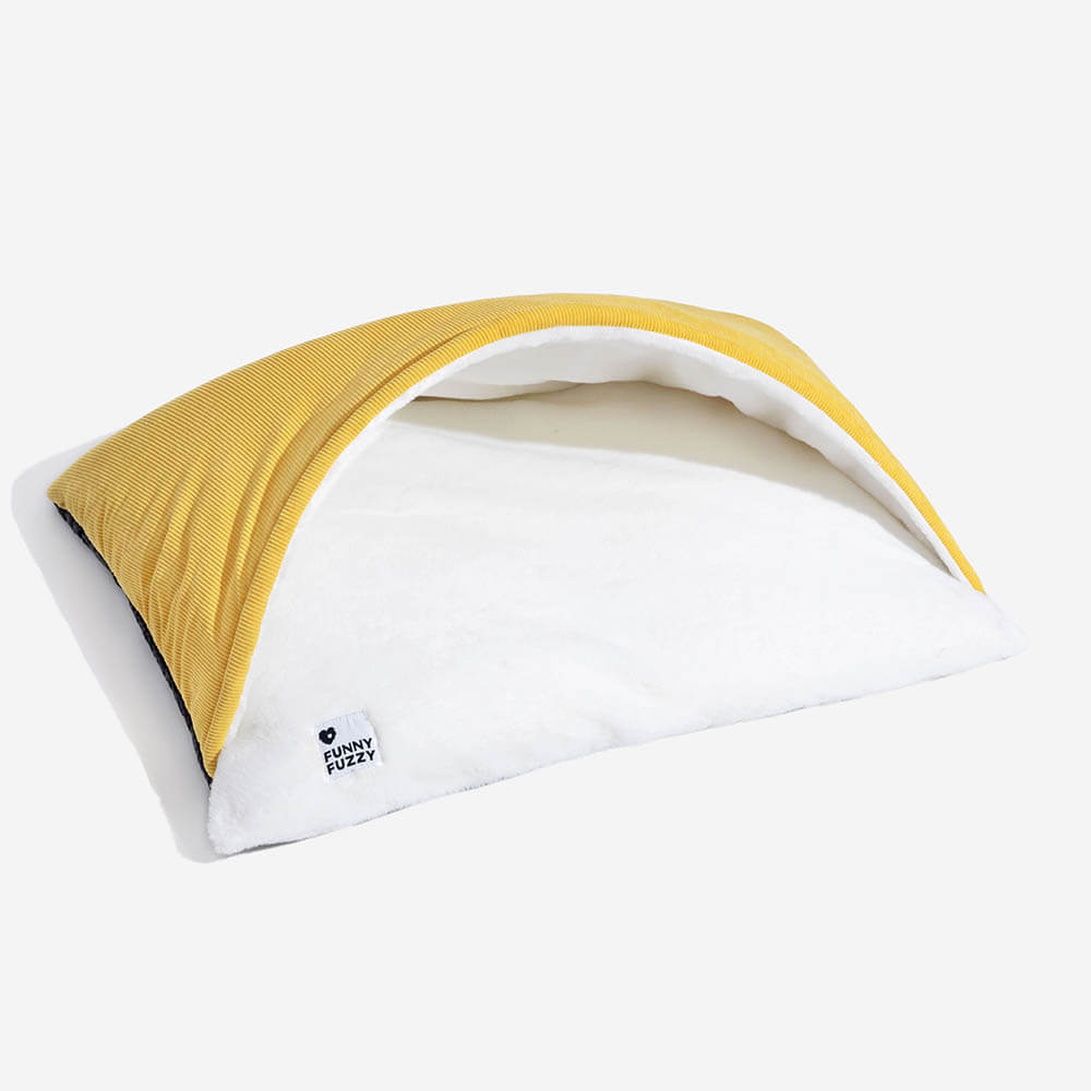 Hundebett mit Schlafsackdesign, weiches Kaninchenfellfutter, ideal für Welpen und kleine Hunde, luxuriöse Geborgenheit.