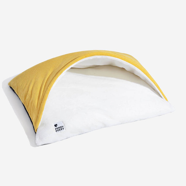 Hundebett mit Schlafsackdesign, weiches Kaninchenfellfutter, ideal für Welpen und kleine Hunde, luxuriöse Geborgenheit.