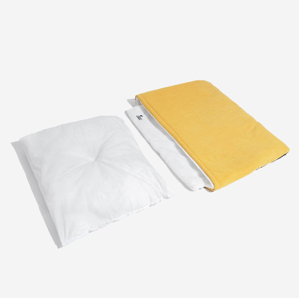 Hundebett mit Schlafsackdesign, weiches Kaninchenfellfutter, ideal für Welpen und kleine Hunde, luxuriöse Geborgenheit.
