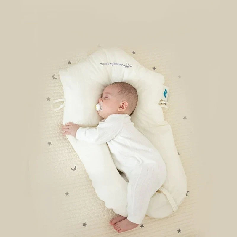 Hypoallergenes ergonomisches Baby-Kopfkissen, weich und atmungsaktiv, ideal für empfindliche Haut, unterstützt Kopf und Nacke