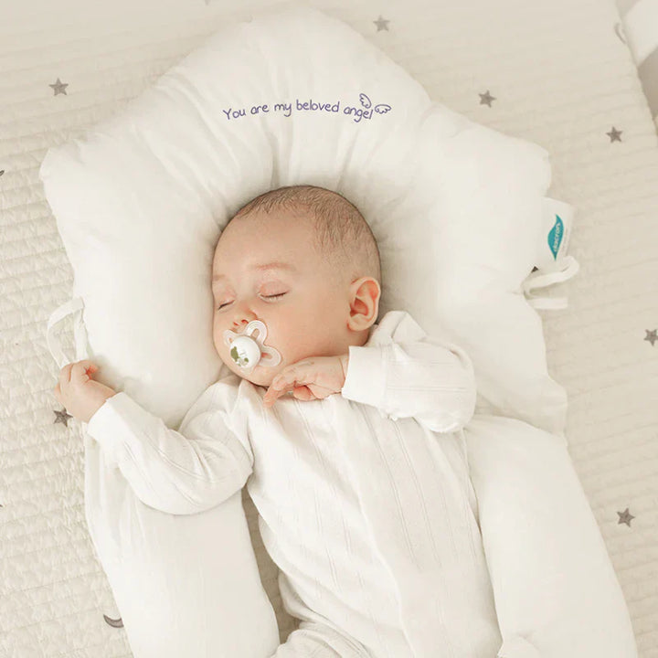 Hypoallergenes ergonomisches Baby-Kopfkissen, weich und atmungsaktiv, ideal für empfindliche Haut, unterstützt Kopf und Nacke
