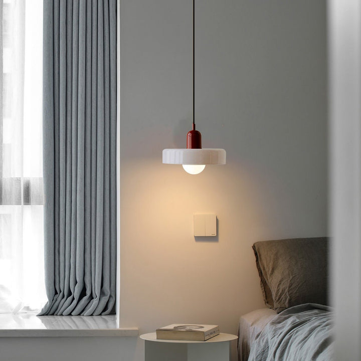 Bauhaus-Pendelleuchte aus farbigem Glas für moderne Inneneinrichtung