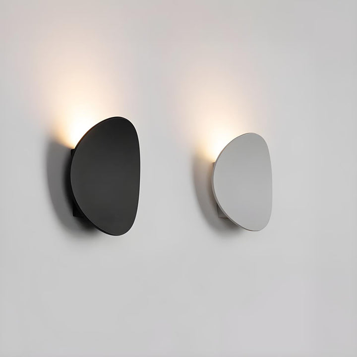 Moderne Wandlampe aus Aluminium in Schwarz oder Weiß