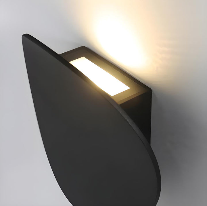 Moderne Wandlampe aus Aluminium in Schwarz oder Weiß