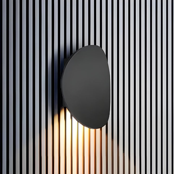 Moderne Wandlampe aus Aluminium in Schwarz oder Weiß
