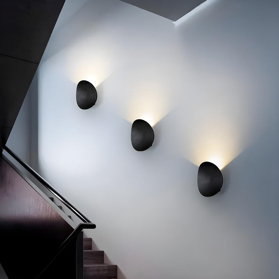 Moderne Wandlampe aus Aluminium in Schwarz oder Weiß